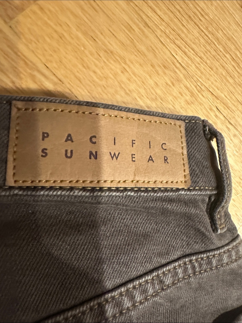PacSun Woman’s Button Up Straight-Leg Dad Jean in Brown Size 26 Fall Relaxed - Picture 6 of 9